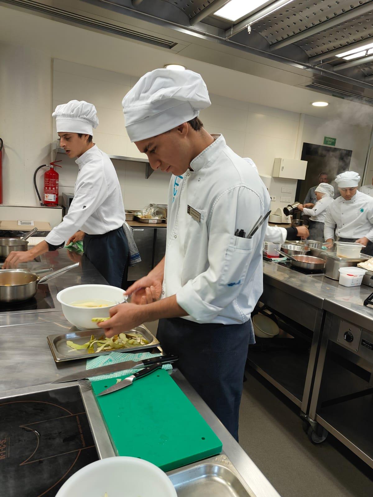 Fotografia de: ESPAI FÒRUM: VINE A TASTAR UN NOU MENÚ SETMANAL | Aula Restaurant